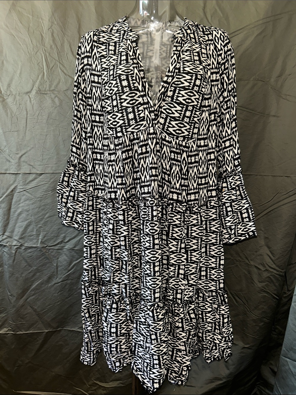 NY Collection Black & White Printed Tiered V-Neck Dress